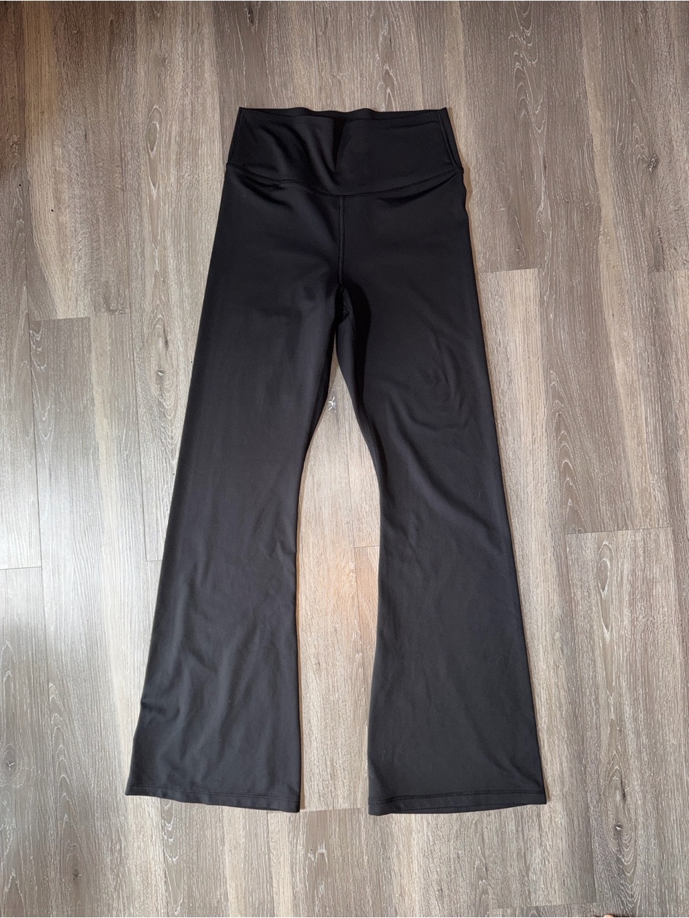 Victorias Secret PINK Relay Women’s Flare Leggings size Large, short length